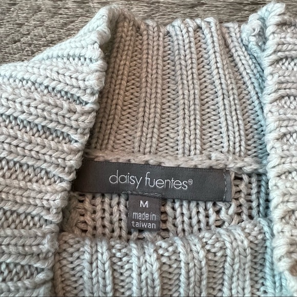 Daisy Fuentes Light Gray Cableknit Turtleneck Sweater | Size Medium - Picture 3 of 9